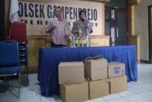 Ops Pekat Semeru 2024, Polisi Kediri Amankan Puluhan Botol Miras Dari 4 Penjual