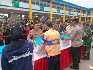 Kapolri bersama Panglima TNI dan Menhub Tinjau Kesiapan Layanan Mudik di Terminal Purabaya
