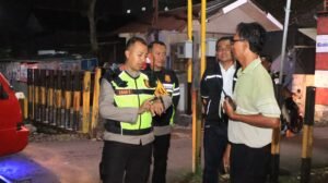 Pastikan Malam Jelang Hari Raya Idul Fitri 1445 H Aman, Kapolres Kediri Kota Pimpin Patroli