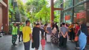 Koramil 0808/10 Kademangan Bersama Polsek Kademangan Laksanakan Patroli Wilayah, Yakinkan Aman Pasca Lebaran