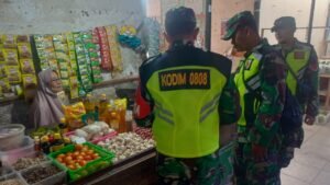 Pastikan Wilayah Aman, Anggota Kodim 0808/Blitar Laksanakan Patroli Keamanan