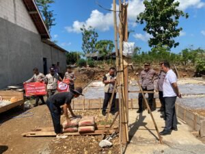 Polres Tulungagung Beri Kado Bedah Rumah Untuk Warga di Hari Bhayangkara ke -78