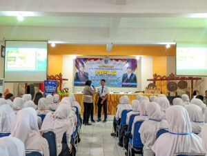 Polres Lumajang Ajak Pelajar Tertib Berlalu Lintas Melalui Program Police Goes To School