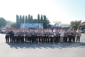 Kapolres Kediri Pimpin Upacara Korp Raport Kenaikan Pangkat dan Pemberian Penghargaan 21 Anggota Berprestasi