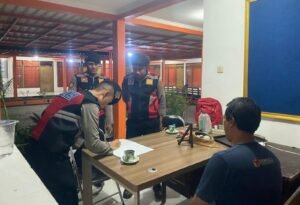 Patroli Perintis Presisi Satsamapta Polres Kediri di Kantor KPU dan Bawaslu