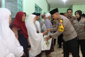 Sapa Jama’ah Sholat Subuh Masjid Al – Muthohar, Kapolres Kediri Kota Ciptakan Suasana Pilkada Aman Dan Kondusif