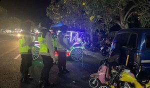 Polwan Polres Kediri Patroli Malam Minggu, Berikan Imbauan Kamtibmas Jelang Pilkada Serentak 2024