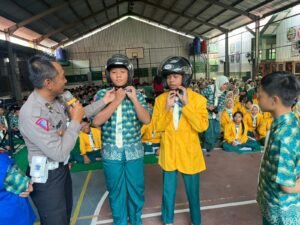 Polisi Kota Kediri Ajak Pelajar Tertib Berlalu Lintas Lewat Police Goes to School