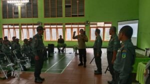 Polres Kediri memberikan pembekalan kepada anggota Perlindungan Masyarakat (Linmas).