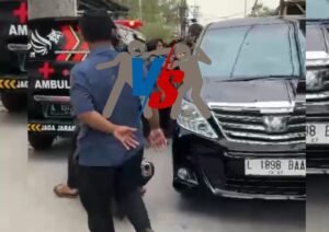 Insiden Menghebohkan di Sidoarjo, Pengemudi Alphard Pecahkan Kaca Spion Ambulans yang Sedang Membawa Pasien