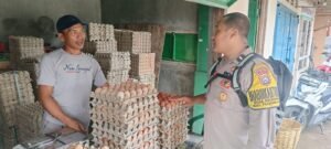 Polisi Kediri Sambang Pasar dan Pantau Harga Sembako Menjelang Nataru