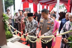 Tonggak Baru Pelayanan dan Keamanan Masyarakat : Polres Mojokerto Kota Resmikan Polsek Gedeg