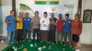 Polsek Wates Dampingi Penyerahan Ternak Kambing untuk Penggali Kubur di Desa Joho