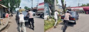 Aiptu Andri W Anggota Polisi Yang Patut Dicontoh,Sigap Membantu Mobil Masyarakat Yang Mogok di Jalan Perempatan RPH Krian