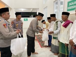 Lewat Subuh Keliling, Kapolres Kediri Kota Ajak Warga Jaga Kamtibmas