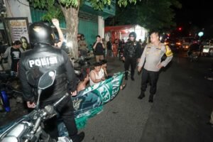 Polrestabes Surabaya Amankan Belasan Remaja Konvoi Tutup Jalan Saat Malam Takbir