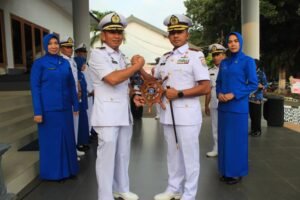 Serah Terima Jabatan Tongkat Komando Komandan Pangkalan TNI AL Batuporon