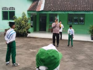 Jadi Irup, Kanit Binmas Polsek Ringinrejo Beri Penyuluhan di Sekolahan SD 