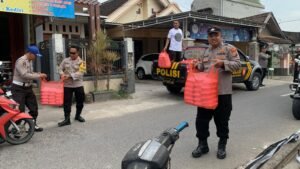 Tulus Berbagi: Inovasi Mobil Senyum Polsek Gurah Bawa Rezeki untuk Masyarakat