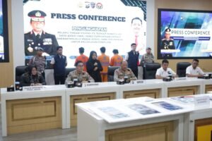 Polda Jatim Amankan Tiga Tersangka Pembuat dan Penyebar Video Hoax Catut Nama Gubernur