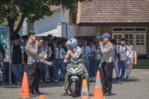 Polres Jember Maksimalkan Program Road Safety Edukasi Keselamatan Berlalulintas Bagi Pelajar dan Santri