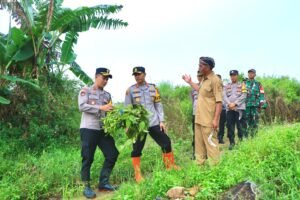 Gelorakan Swasembada Pangan, Kapolres Ngawi Beri Motivasi Petani Edamame