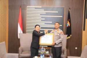 Kapolres Kediri Kota terima penghargaan Presisi Award dari Lemkapi