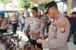 Cek Senpi, Wakapolres Kediri Pastikan Kesiapan dan Disiplin Anggota