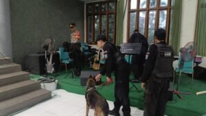 Pastikan Keamanan Jelang Peringatan Kenaikan Isa Almasih, Polres Kediri Kota Sterilisasi di Gereja
