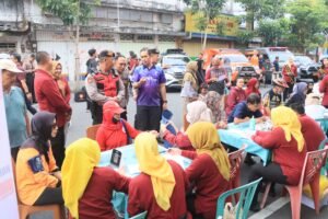 Peringati Hari Bhayangkara ke-79, Polres Kediri Kota Beri Layanan Pengobatan Gratis di CFD