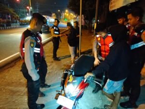Pastikan Akhir Pekan Aman,Sat Samapta Polres Kediri Kota Gelar Patroli Humanis Dini Hari