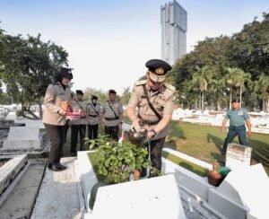 Hari Bhayangkara ke – 79 Polda Jatim Kenang Jasa Para Pahlawan, Ziarah dan Tabur Bunga di TMP