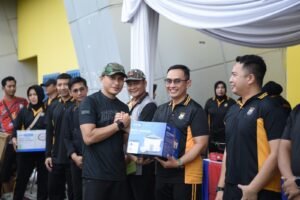 Perkuat Sinergi dan Kebersamaan Polres Gresik Gelar Olahraga Bersama di Hari Bhayangkara ke -79