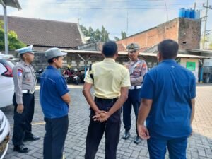Satlantas Polres Kediri Kota Himbau Pengemudi Barang di PT Sinar Niaga Sejahtera