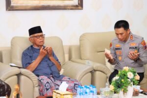 Kapolres Kediri Kota AKBP Anggi Saputra Silaturahmi ke Ketua Umum MUI KH. Muhammad Anwar Iskandar.