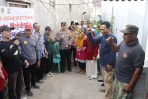Kapolres Mojokerto kota Merangkul Masyarakat, hadir berikan Bantuan pembangunan rumah