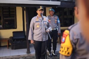 Kapolres Kediri Pimpin Apel Pagi di Polsek Pare