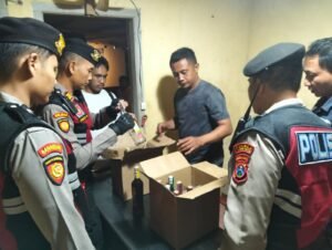 Polres Kediri Kota Razia Tempat Hiburan Malam, Ratusan Botol Miras Disita