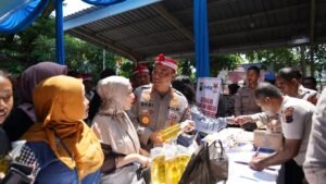 Wakapolri Beri Perhatian Khusus Kepada Biarawati dan Lansia Saat Bakti Sosial di Polsek Genuk
