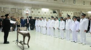 Jalankan Edaran Mendagri, Bupati Fandi Akhmad Yani Kukuhkan 14 Kepala Desa. ‎