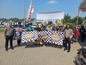 Anggota Lantas Polsek Krian Sosialisasikan Keselamatan Berlalu Lintas Bersama Komunitas Honda Saptiraiding