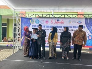 Ratusan Peserta Ikuti Wisuda Sekolah Lansia Tangguh dan Sekolah Orang Tua Hebat di Benjeng ‎