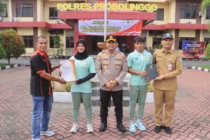 Kapolres Probolinggo Beri Penghargaan Dua Atlet Arung Jeram yang Melawan Begal