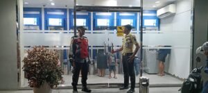 Patroli Samapta Polsek Krian Tingkatkan Keamanan Pengguna Layanan Perbankan di Wilayah Krian