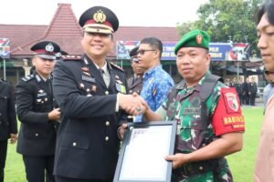 Bantu Tugas Polisi, Kapolres Mojokerto Kota Berikan Penghargaan Kepada Masyarakat