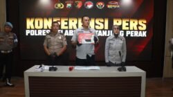 Polres Pelabuhan Tanjungperak Bongkar Jaringan Sabu, Kurir Gunakan Aplikasi Zangi Diamankan