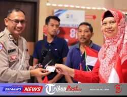 Satlantas Polres Gresik Hadiahkan “SIM Gratis” untuk 17 Warga yang Lahir 17 Agustus