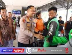 Bangun Sinergi, Kapolres Gresik Gelar Dialog Interaktif dan Bagi Bansos ke Driver Ojol