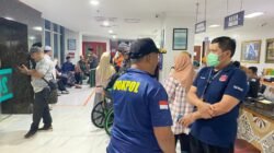 Tim Dokkes Polresta Sidoarjo Cek Kesehatan Ratusan Santri di Tanggulangin