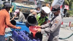 Polres Gresik Peduli, Salurkan Bantuan Air Bersih untuk Warga 3 Desa di Balongpanggang